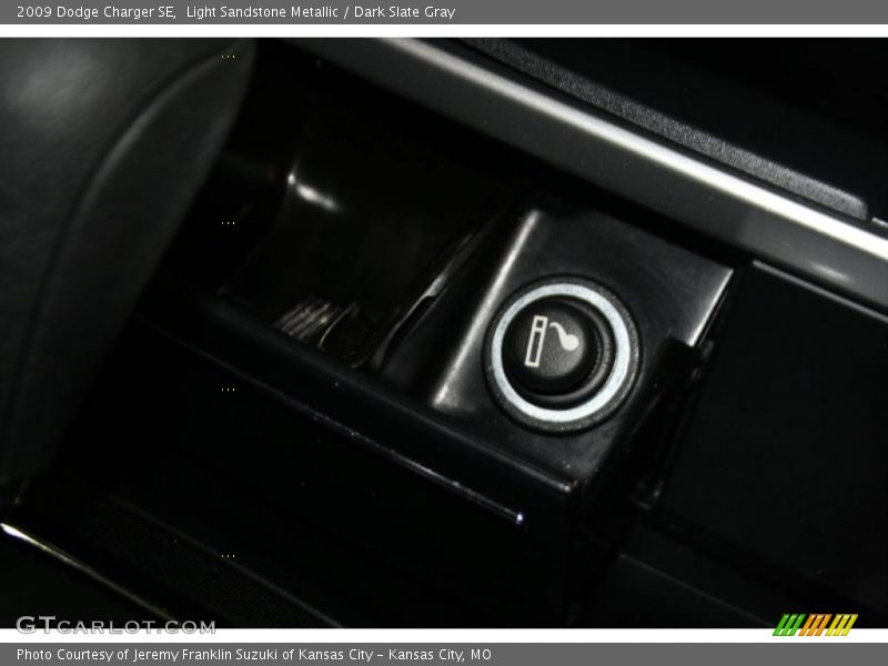 Light Sandstone Metallic / Dark Slate Gray 2009 Dodge Charger SE