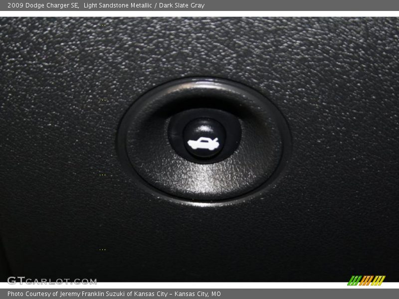 Light Sandstone Metallic / Dark Slate Gray 2009 Dodge Charger SE