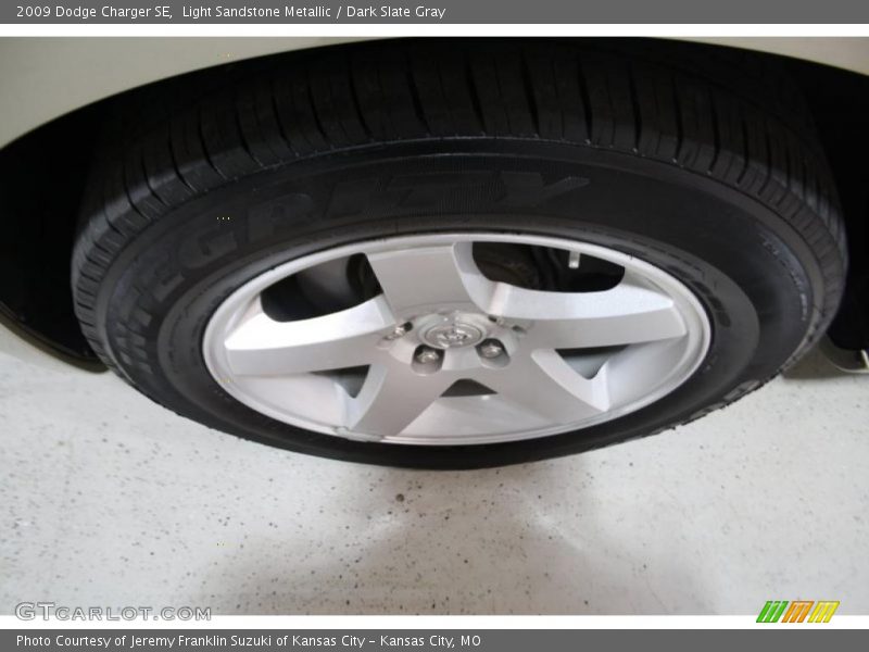 Light Sandstone Metallic / Dark Slate Gray 2009 Dodge Charger SE