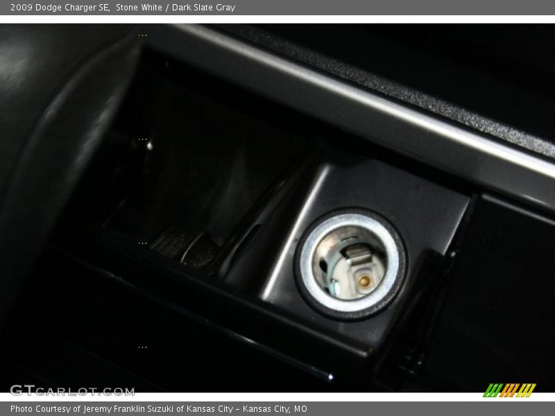 Stone White / Dark Slate Gray 2009 Dodge Charger SE