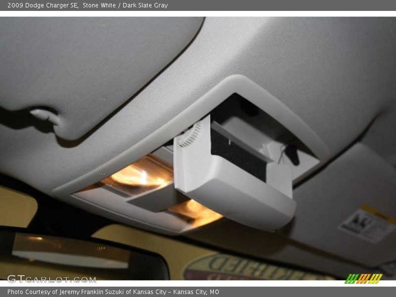 Stone White / Dark Slate Gray 2009 Dodge Charger SE