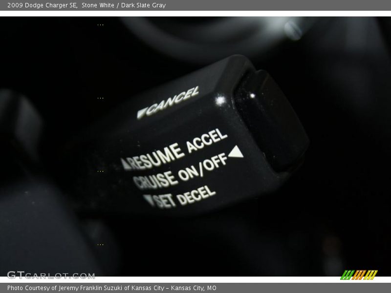 Stone White / Dark Slate Gray 2009 Dodge Charger SE