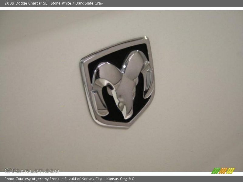 Stone White / Dark Slate Gray 2009 Dodge Charger SE