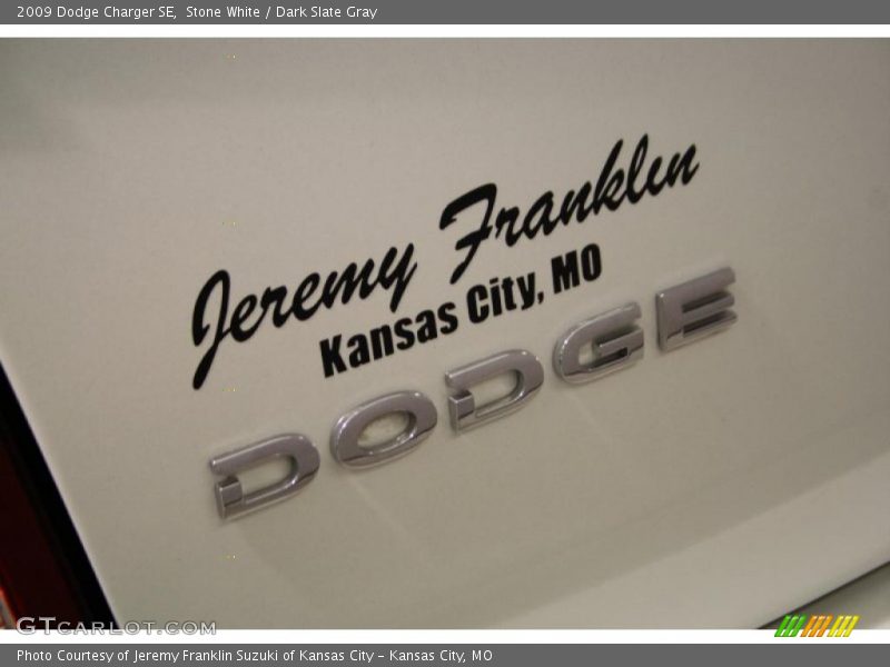 Stone White / Dark Slate Gray 2009 Dodge Charger SE