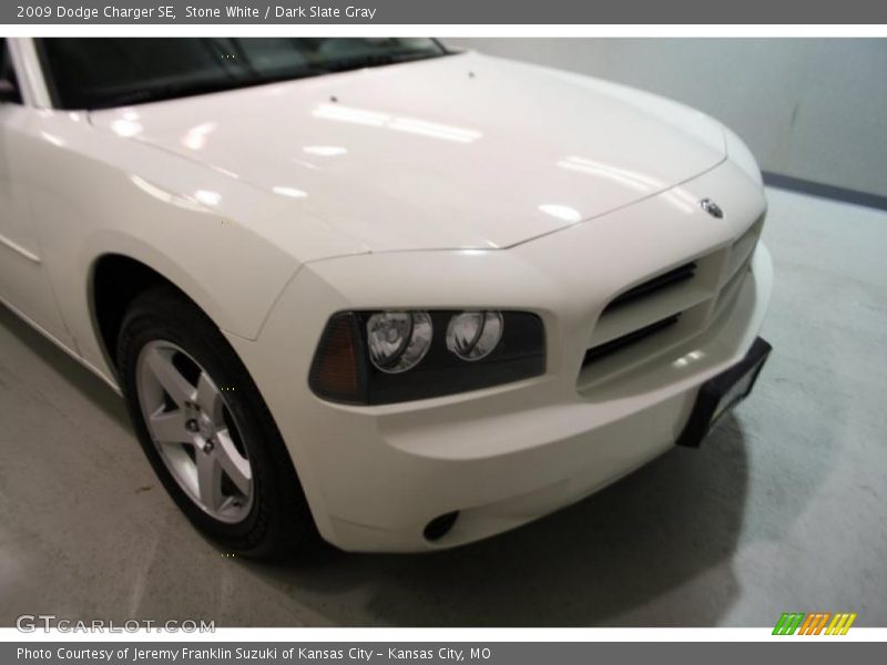 Stone White / Dark Slate Gray 2009 Dodge Charger SE