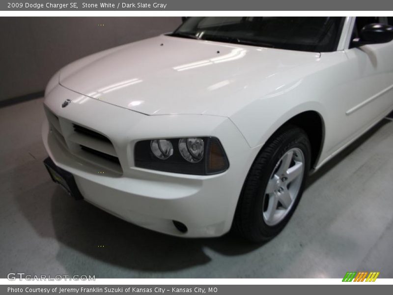 Stone White / Dark Slate Gray 2009 Dodge Charger SE