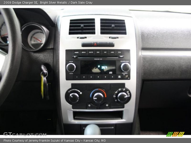 Bright Silver Metallic / Dark Slate Gray 2009 Dodge Charger SE