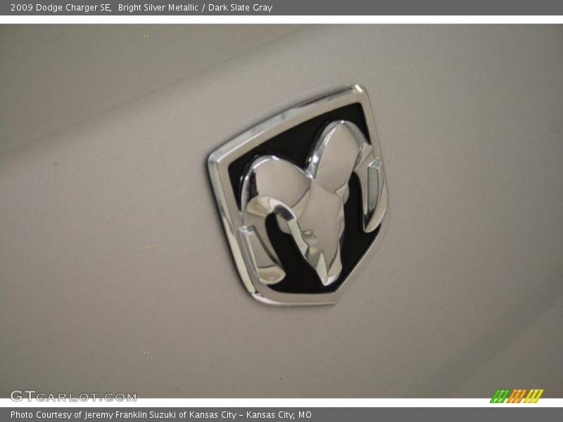Bright Silver Metallic / Dark Slate Gray 2009 Dodge Charger SE