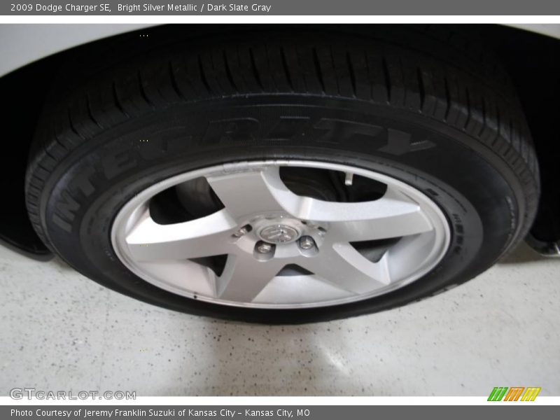 Bright Silver Metallic / Dark Slate Gray 2009 Dodge Charger SE