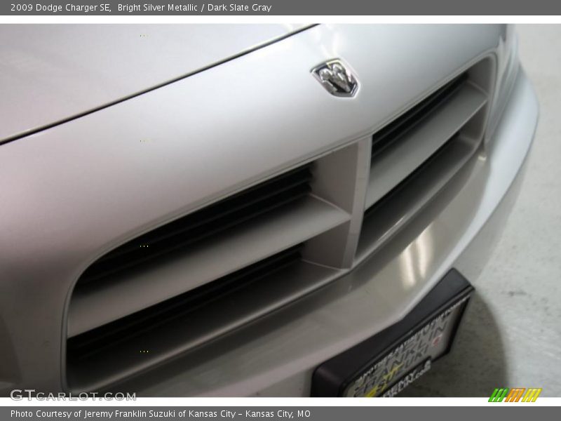 Bright Silver Metallic / Dark Slate Gray 2009 Dodge Charger SE