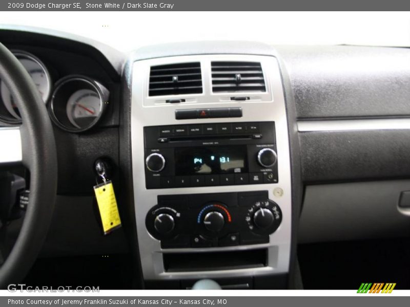 Stone White / Dark Slate Gray 2009 Dodge Charger SE