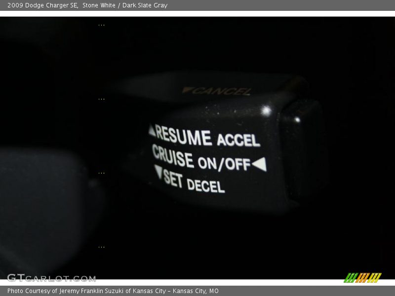 Stone White / Dark Slate Gray 2009 Dodge Charger SE