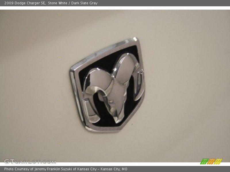 Stone White / Dark Slate Gray 2009 Dodge Charger SE