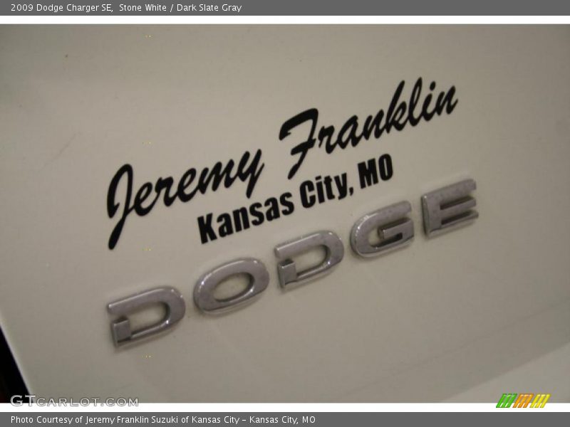 Stone White / Dark Slate Gray 2009 Dodge Charger SE