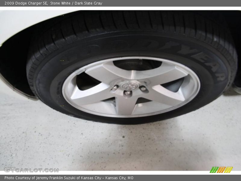 Stone White / Dark Slate Gray 2009 Dodge Charger SE