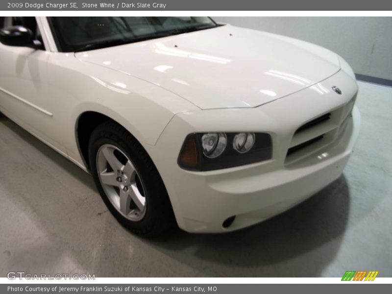 Stone White / Dark Slate Gray 2009 Dodge Charger SE