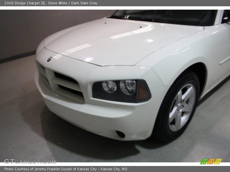 Stone White / Dark Slate Gray 2009 Dodge Charger SE