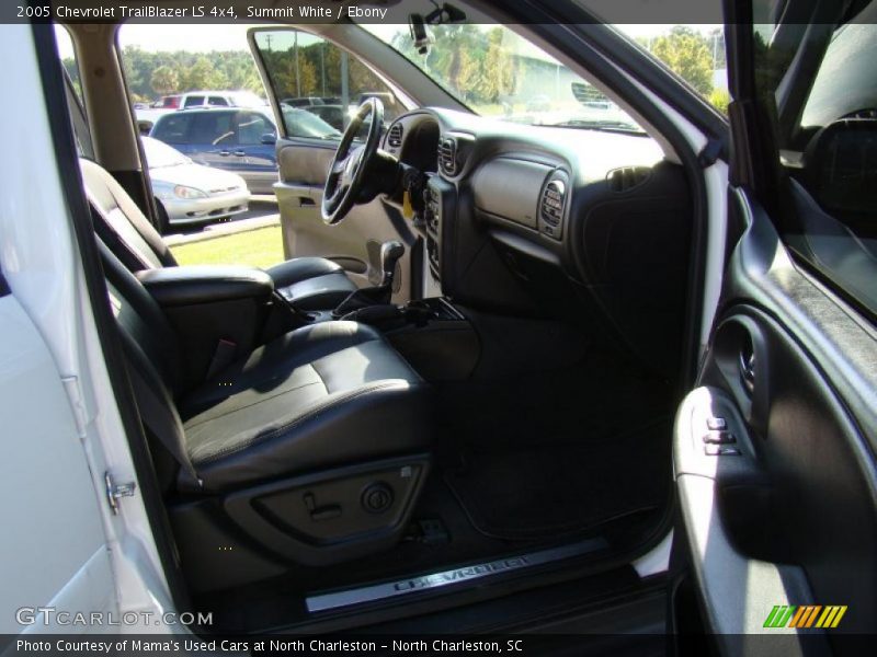 Summit White / Ebony 2005 Chevrolet TrailBlazer LS 4x4