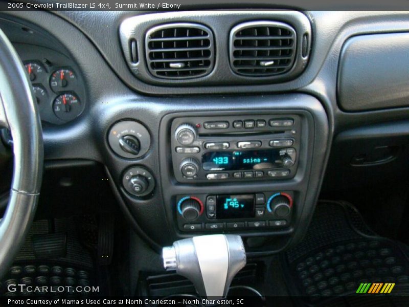 Summit White / Ebony 2005 Chevrolet TrailBlazer LS 4x4