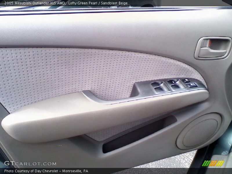 Lofty Green Pearl / Sandblast Beige 2005 Mitsubishi Outlander XLS AWD