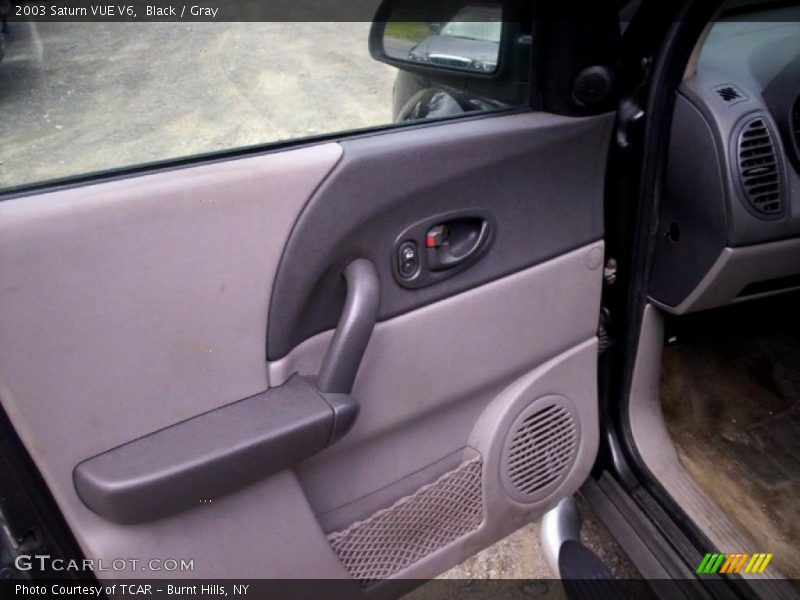 Black / Gray 2003 Saturn VUE V6