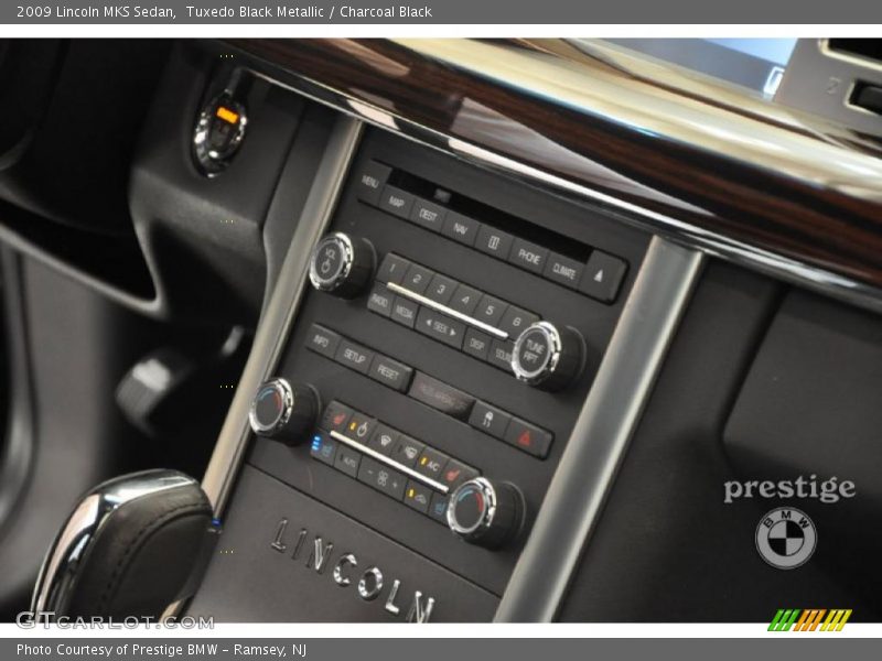 Tuxedo Black Metallic / Charcoal Black 2009 Lincoln MKS Sedan