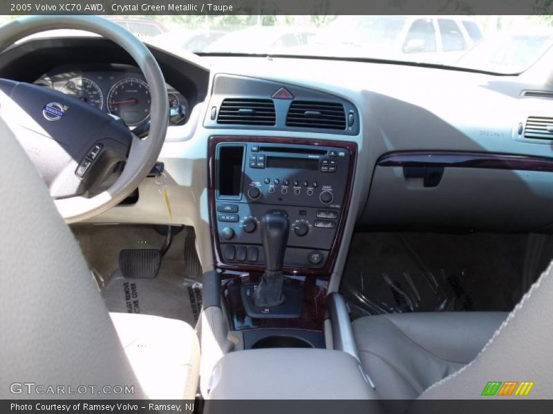 Crystal Green Metallic / Taupe 2005 Volvo XC70 AWD