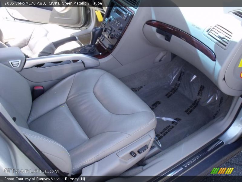 Crystal Green Metallic / Taupe 2005 Volvo XC70 AWD