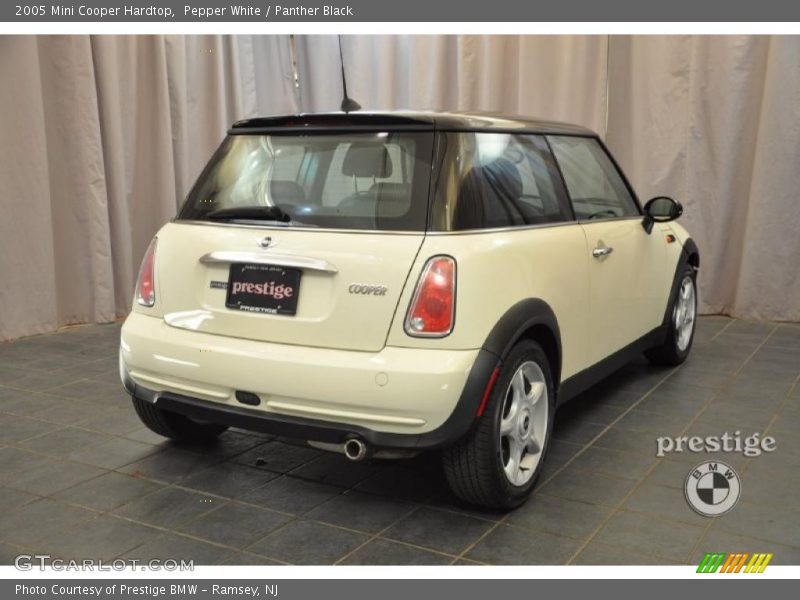 Pepper White / Panther Black 2005 Mini Cooper Hardtop