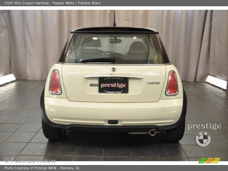 Pepper White / Panther Black 2005 Mini Cooper Hardtop