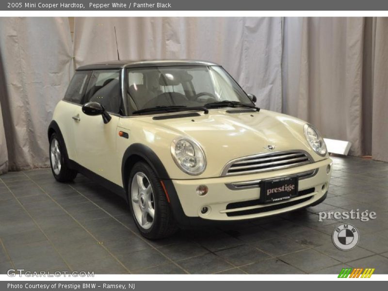 Pepper White / Panther Black 2005 Mini Cooper Hardtop