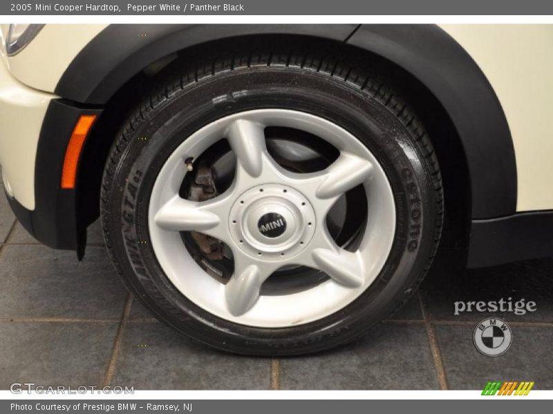 Pepper White / Panther Black 2005 Mini Cooper Hardtop