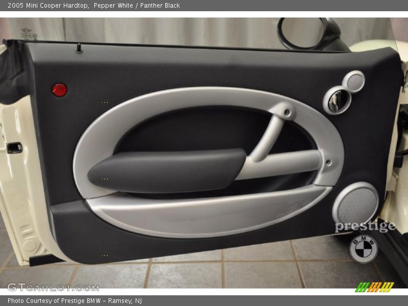 Pepper White / Panther Black 2005 Mini Cooper Hardtop