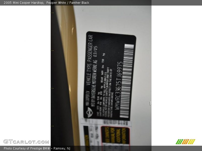 Pepper White / Panther Black 2005 Mini Cooper Hardtop