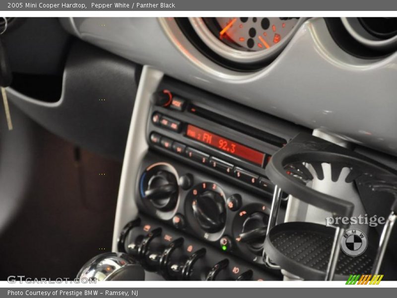 Pepper White / Panther Black 2005 Mini Cooper Hardtop