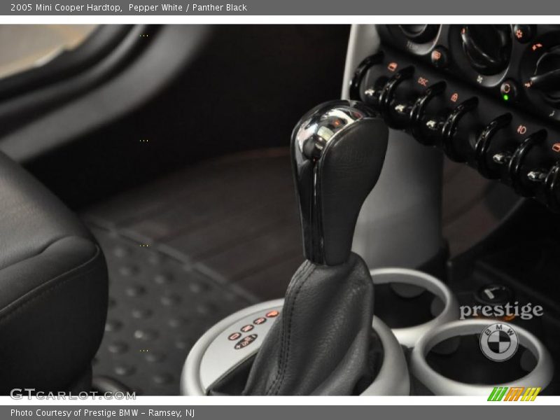 Pepper White / Panther Black 2005 Mini Cooper Hardtop
