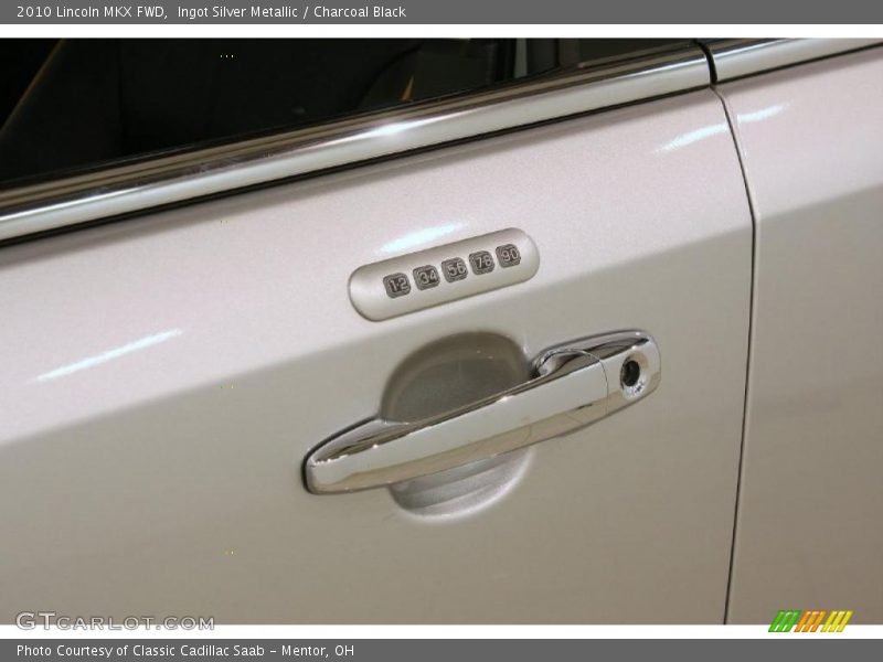 Ingot Silver Metallic / Charcoal Black 2010 Lincoln MKX FWD
