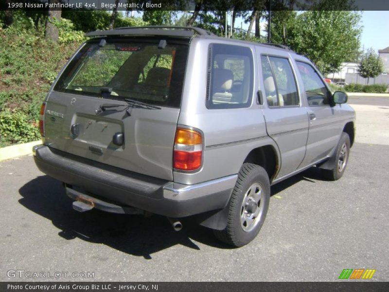 Beige Metallic / Blond 1998 Nissan Pathfinder LE 4x4