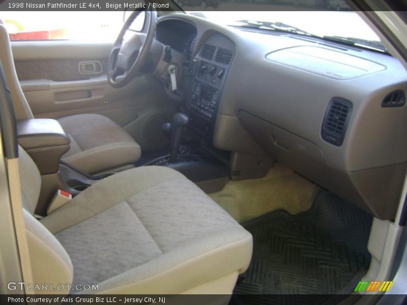 Beige Metallic / Blond 1998 Nissan Pathfinder LE 4x4
