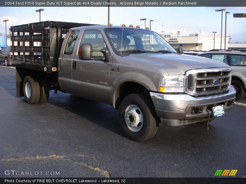 Arizona Beige Metallic / Medium Parchment 2004 Ford F350 Super Duty XLT SuperCab 4x4 Dually Chassis