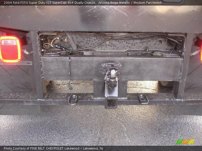 Arizona Beige Metallic / Medium Parchment 2004 Ford F350 Super Duty XLT SuperCab 4x4 Dually Chassis