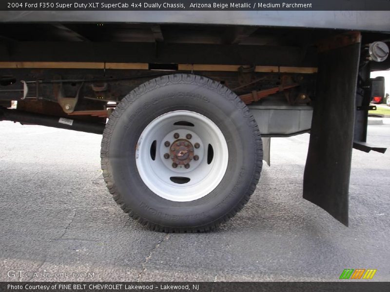 Arizona Beige Metallic / Medium Parchment 2004 Ford F350 Super Duty XLT SuperCab 4x4 Dually Chassis