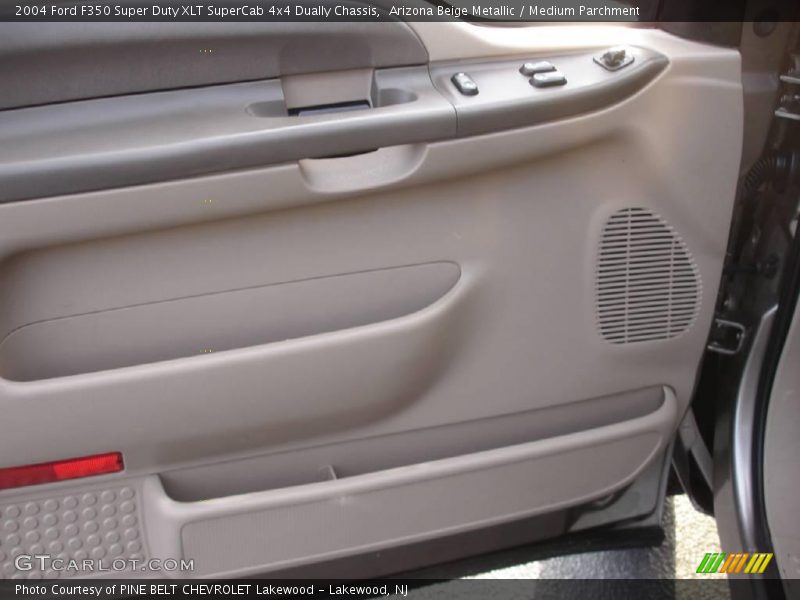 Arizona Beige Metallic / Medium Parchment 2004 Ford F350 Super Duty XLT SuperCab 4x4 Dually Chassis