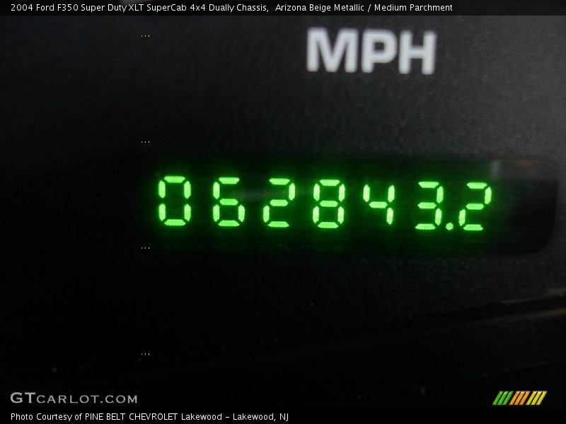 Arizona Beige Metallic / Medium Parchment 2004 Ford F350 Super Duty XLT SuperCab 4x4 Dually Chassis