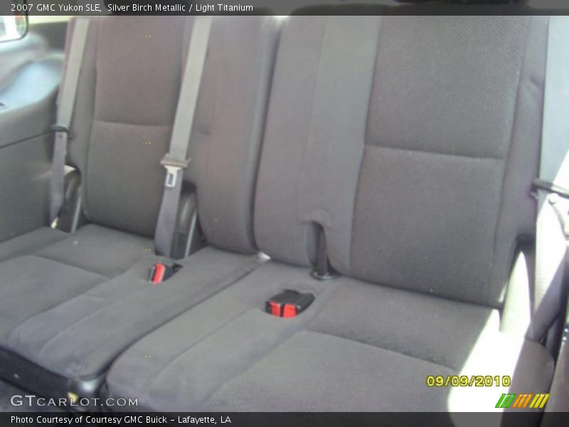 Silver Birch Metallic / Light Titanium 2007 GMC Yukon SLE