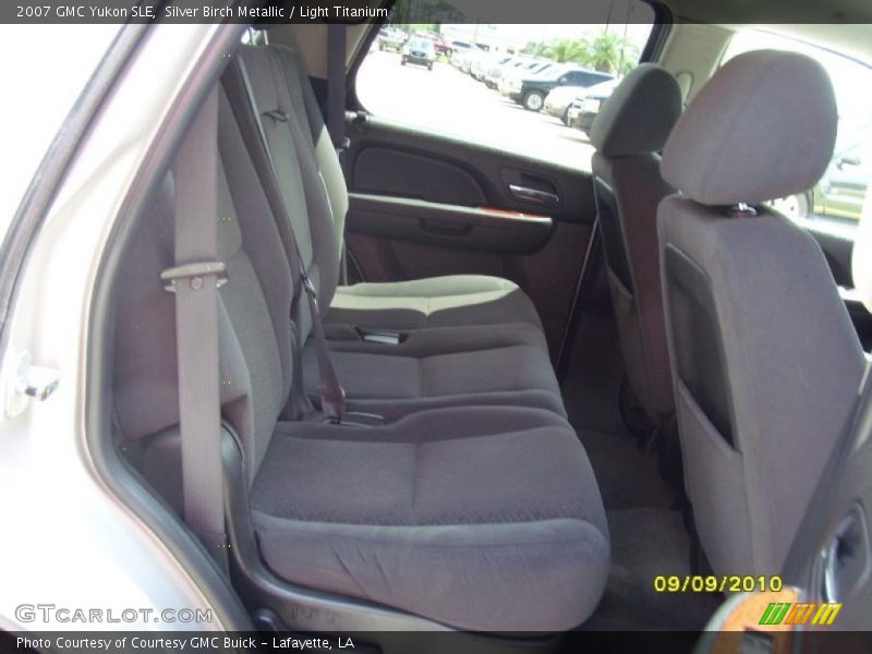 Silver Birch Metallic / Light Titanium 2007 GMC Yukon SLE