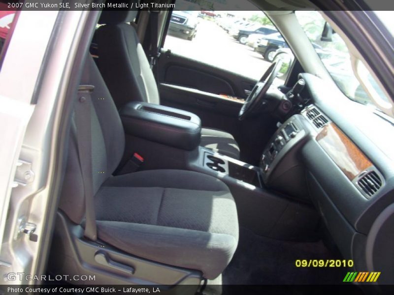 Silver Birch Metallic / Light Titanium 2007 GMC Yukon SLE