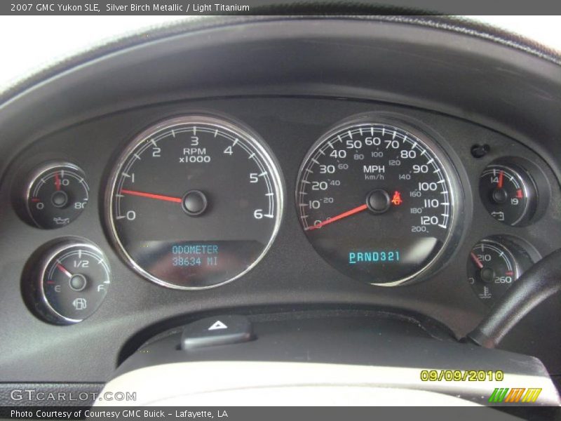 Silver Birch Metallic / Light Titanium 2007 GMC Yukon SLE