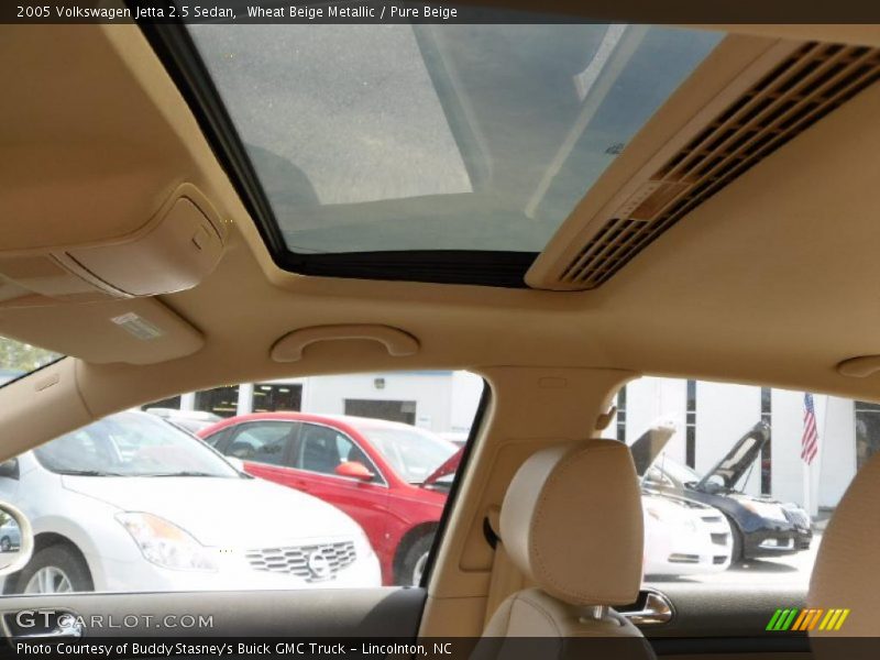 Wheat Beige Metallic / Pure Beige 2005 Volkswagen Jetta 2.5 Sedan