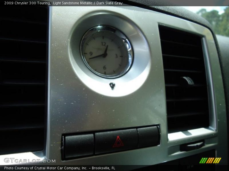 Light Sandstone Metallic / Dark Slate Gray 2009 Chrysler 300 Touring